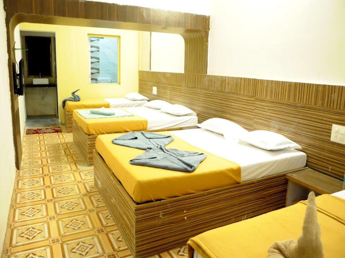 Hotel Malhar Palace Shirdi Exterior foto