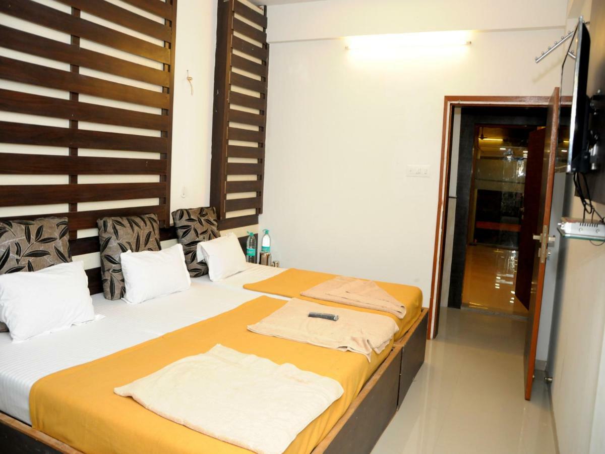 Hotel Malhar Palace Shirdi Exterior foto